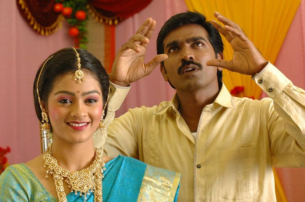 途中のページが抜けている(原題:Naduvula Konjam Pakkatha Kaanom) Blu-ray